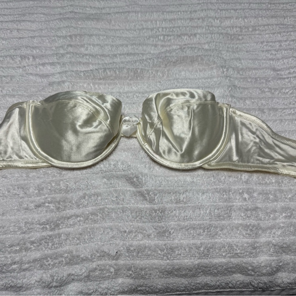 Victoria's Secret Cream Satin Strapless Bra